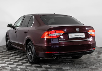 Подержанный автомобиль Skoda Superb Liftback 2014 года (7 фото)