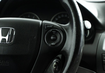 Подержанный автомобиль Honda Crosstour 2014 года (21 фото)