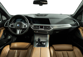 Подержанный автомобиль BMW X5 2019 года (13 фото)