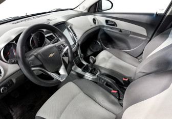 Подержанный автомобиль Chevrolet Cruze Sedan 2010 года (9 фото)