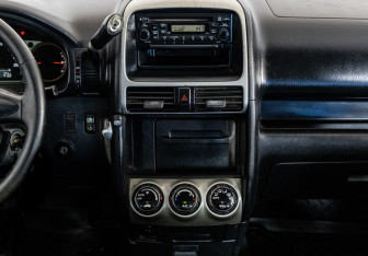 Подержанный автомобиль Honda CR-V 2006 года (11 фото)