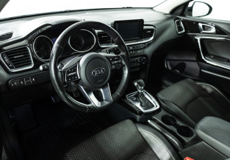 Подержанный автомобиль Kia Ceed Wagon 2019 года (11 фото)