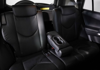 Подержанный автомобиль Toyota RAV4 2008 года (25 фото)