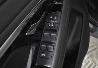 Подержанный автомобиль Land Rover Range Rover Evoque 2021 года (21 фото)