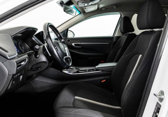 Подержанный автомобиль Hyundai Sonata 2020 года (22 фото)