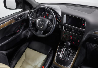 Подержанный автомобиль Audi Q5 2012 года (8 фото)