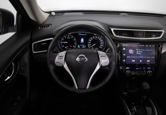 Подержанный автомобиль Nissan X-Trail 2015 года (10 фото)