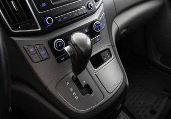 Подержанный автомобиль Hyundai H-1 2018 года (11 фото)