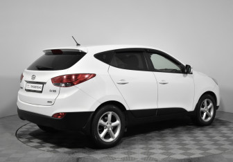 Подержанный автомобиль Hyundai ix35 2012 года (5 фото)