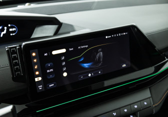 Подержанный автомобиль Changan UNI-V 2023 года (20 фото)