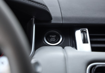 Подержанный автомобиль Land Rover Range Rover Sport 2020 года (17 фото)