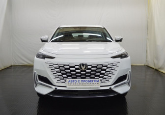 Подержанный автомобиль Changan UNI-K 2023 года (2 фото)
