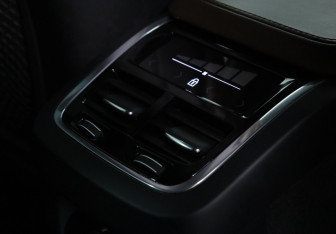 Подержанный автомобиль Volvo V90 Cross Country 2017 года (25 фото)