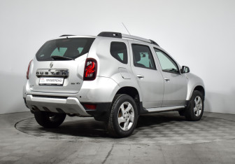 Подержанный автомобиль Renault Duster 2016 года (5 фото)
