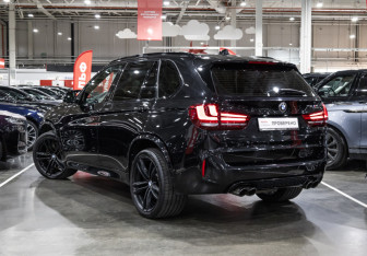 Подержанный автомобиль BMW X5 M 2016 года (16 фото)