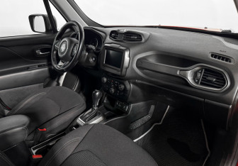 Подержанный автомобиль Jeep Renegade 2019 года (13 фото)