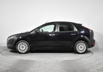 Подержанный автомобиль Ford Focus Hatchback 2011 года (8 фото)