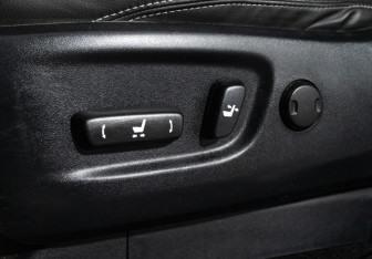 Подержанный автомобиль Toyota Land Cruiser Prado 2015 года (20 фото)