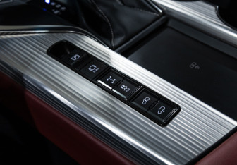 Подержанный автомобиль Lexus LX 2022 года (30 фото)