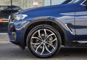 Подержанный автомобиль BMW X3 2021 года (10 фото)