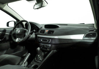 Подержанный автомобиль Renault Megane Hatchback 2011 года (9 фото)