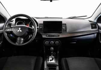 Подержанный автомобиль Mitsubishi Lancer Sedan 2008 года (10 фото)