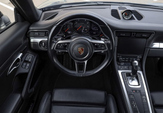 Подержанный автомобиль Porsche 911 Coupe 2016 года (20 фото)