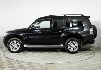 Подержанный автомобиль Mitsubishi Pajero 2017 года (8 фото)