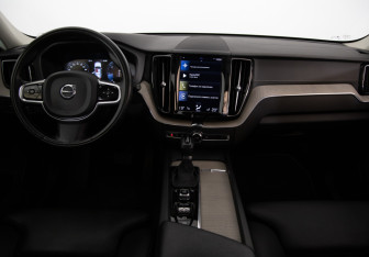 Подержанный автомобиль Volvo XC60 2021 года (9 фото)