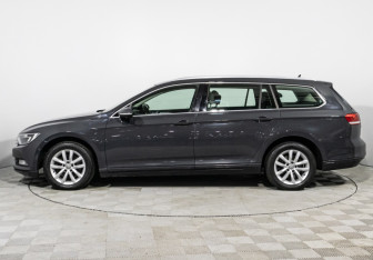 Подержанный автомобиль Volkswagen Passat Wagon 2019 года (8 фото)