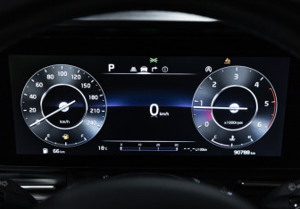 Подержанный автомобиль Kia Carnival 2021 года (21 фото)