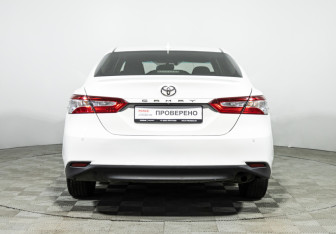 Подержанный автомобиль Toyota Camry Sedan 2019 года (6 фото)