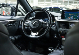 Подержанный автомобиль Lexus RX 2021 года (14 фото)