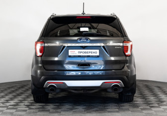 Подержанный автомобиль Ford Explorer 2017 года (6 фото)