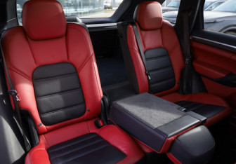 Подержанный автомобиль Porsche Cayenne 2014 года (34 фото)