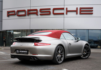 Подержанный автомобиль Porsche 911 Convertible 2013 года (2 фото)