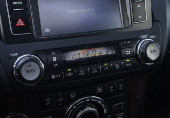 Подержанный автомобиль Toyota Land Cruiser Prado 2017 года (19 фото)