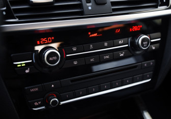 Подержанный автомобиль BMW X4 2014 года (16 фото)