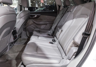 Подержанный автомобиль Audi Q7 2021 года (12 фото)