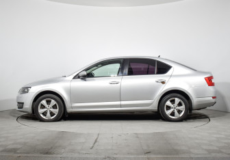 Подержанный автомобиль Skoda Octavia Liftback 2016 года (8 фото)