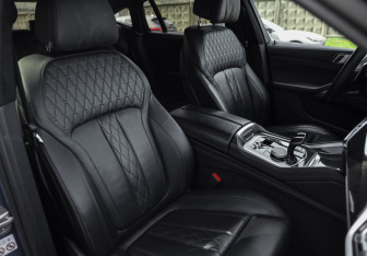 Подержанный автомобиль BMW X6 2020 года (31 фото)