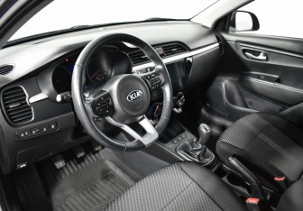 Подержанный автомобиль Kia Rio Hatchback 2020 года (9 фото)