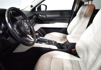 Подержанный автомобиль Mazda CX-5 2019 года (10 фото)