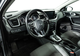 Подержанный автомобиль Kia Ceed Wagon 2020 года (11 фото)