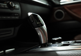 Подержанный автомобиль BMW X5 2007 года (16 фото)