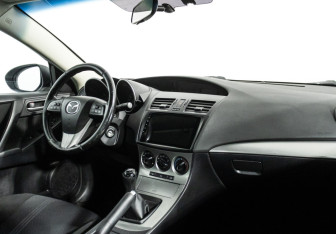 Подержанный автомобиль Mazda 3 Sedan 2010 года (9 фото)