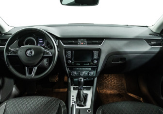 Подержанный автомобиль Skoda Octavia Liftback 2016 года (13 фото)