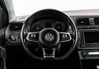 Подержанный автомобиль Volkswagen Polo Sedan 2019 года (12 фото)