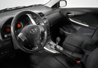 Подержанный автомобиль Toyota Corolla Sedan 2007 года (9 фото)