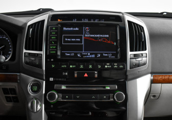 Подержанный автомобиль Toyota Land Cruiser Suv 2012 года (19 фото)